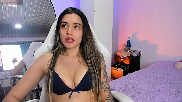 Snapshot of MiaVillalobos chatting on April 14, 1:22 am MiaVillalobos online show from April 14, 1:22 am