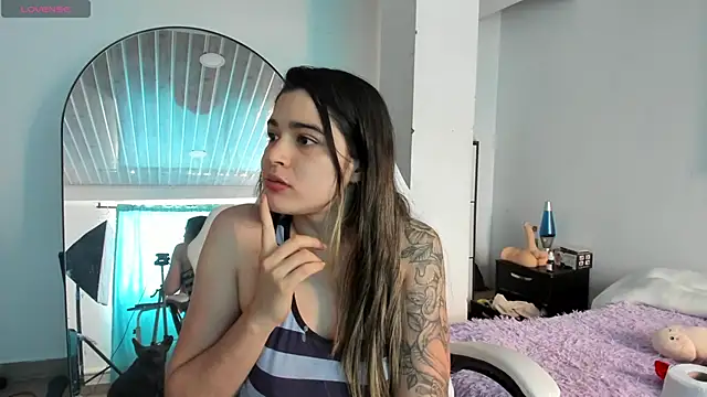Snapshot of MiaVillalobos chatting on May 2, 3:06 pm MiaVillalobos online show from May 2, 3:06 pm