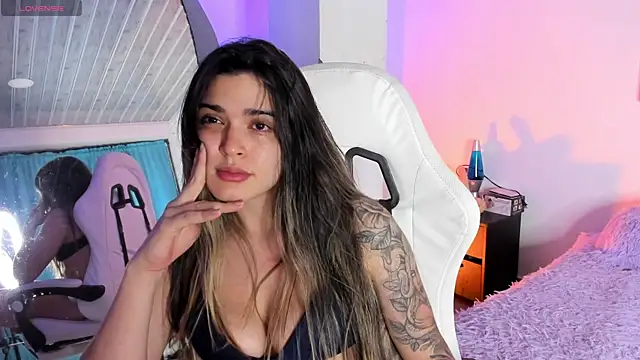 Snapshot of MiaVillalobos chatting on May 12, 2:19 am MiaVillalobos online show from May 12, 2:19 am