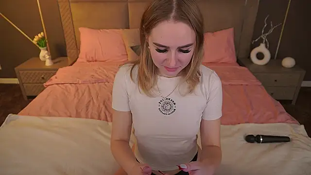 Snapshot of GabriellaJass chatting on October 19, 7:58 pm GabriellaJass online show from October 19, 7:58 pm