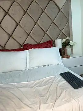 Snapshot of AngelinaDuvall chatting on March 31, 10:43 pm AngelinaDuvall online show from March 31, 10:43 pm