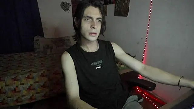Snapshot of golden_ryyan chatting on August 5, 11:46 am golden ryyan online show from August 5, 11:46 am