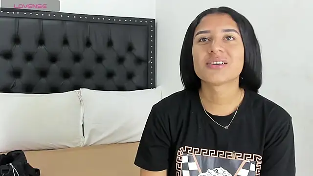 ScarlettVell online show from September 9, 5:45 pm