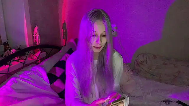 Elaincutee online show from September 11, 10:10 pm