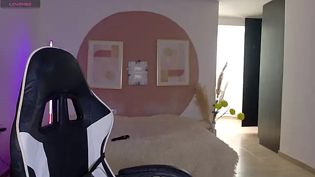 Eliih 01 online show from May 19, 3:29 pm