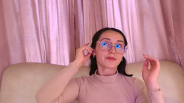 Snapshot of Ginevra_esposito chatting on April 9, 12:32 pm Ginevra esposito online show from April 9, 12:32 pm