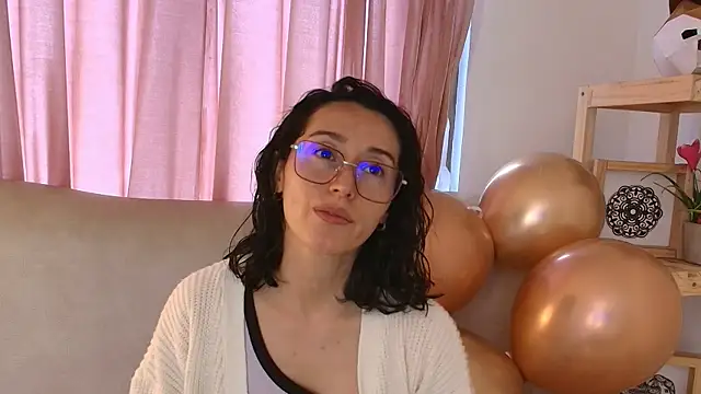 Snapshot of Ginevra_esposito chatting on April 21, 12:44 pm Ginevra esposito online show from April 21, 12:44 pm