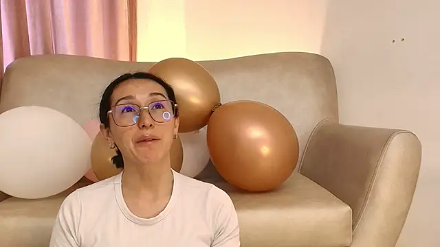 Snapshot of Ginevra_esposito chatting on April 30, 12:44 pm Ginevra esposito online show from April 30, 12:44 pm