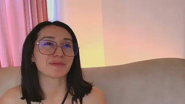 Snapshot of Ginevra_esposito chatting on May 7, 12:54 pm Ginevra esposito online show from May 7, 12:54 pm