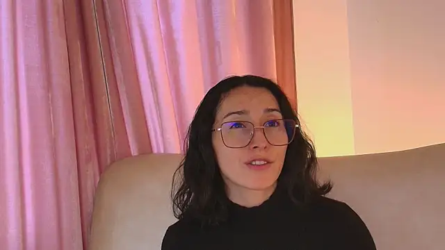 Snapshot of Ginevra_esposito chatting on May 8, 12:32 pm Ginevra esposito online show from May 8, 12:32 pm