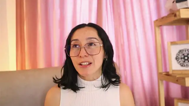 Snapshot of Ginevra_esposito chatting on May 18, 1:06 pm Ginevra esposito online show from May 18, 1:06 pm