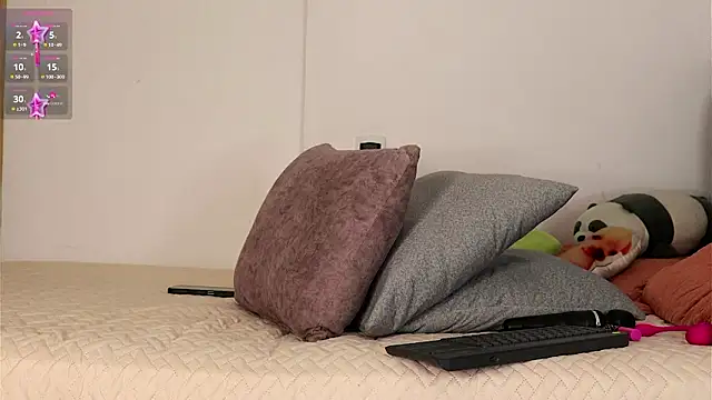 Snapshot of Raven06_ chatting on February 23, 11:35 pm Raven06 online show from February 23, 11:35 pm