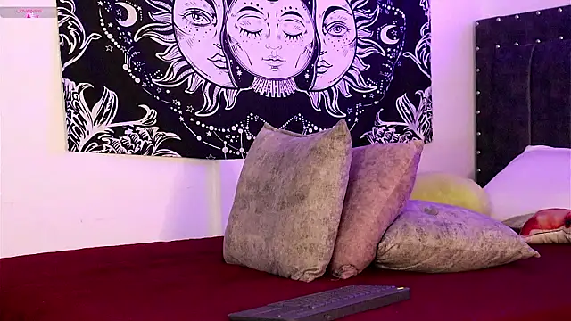 Snapshot of Raven06_ chatting on March 12, 11:11 pm Raven06 online show from March 12, 11:11 pm