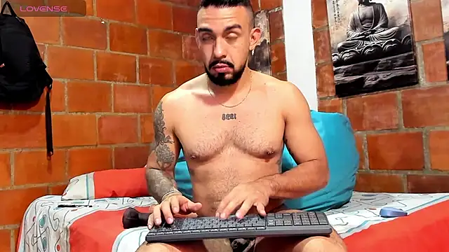 Snapshot of Luck_Andrew chatting on April 4, 6:16 pm Luck Andrew online show from April 4, 6:16 pm