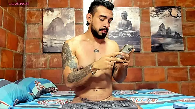 Snapshot of Luck_Andrew chatting on April 20, 6:31 pm Luck Andrew online show from April 20, 6:31 pm