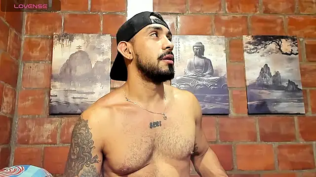 Snapshot of Luck_Andrew chatting on May 28, 7:33 pm Luck Andrew online show from May 28, 7:33 pm