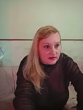 Snapshot of XHelenaX90 chatting on February 26, 7:13 pm XHelenaX90 online show from February 26, 7:13 pm