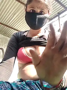 Snapshot of Hot-ilaiy chatting on January 14, 6:52 am Hot-ilaiy online show from January 14, 6:52 am