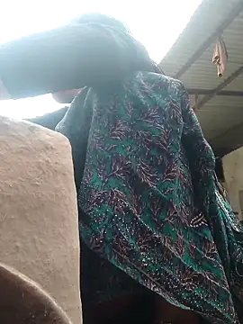 Snapshot of Hot-ilaiy chatting on February 4, 5:13 am Hot-ilaiy online show from February 4, 5:13 am