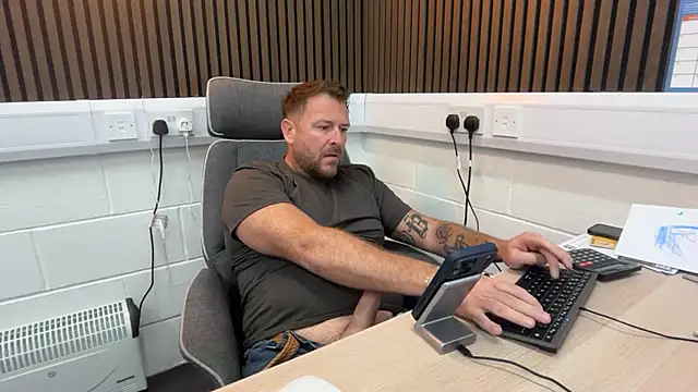 Snapshot of bilf1978 chatting on May 11, 8:53 am bilf1978 online show from May 11, 8:53 am