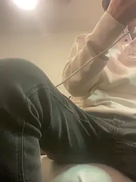 XanderOzzz online show from December 17, 1:44 am