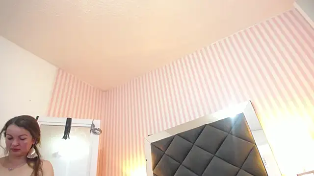 ViictoriaJones  online show from January 31, 7:11 pm