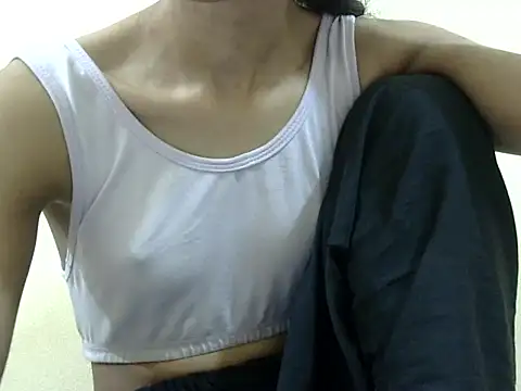 smallcuute online show from January 13, 6:13 pm