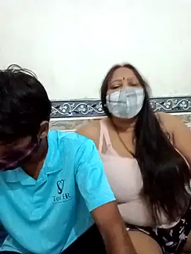 Snapshot of LoveOnStream chatting on September 25, 5:55 am LoveOnStream online show from September 25, 5:55 am