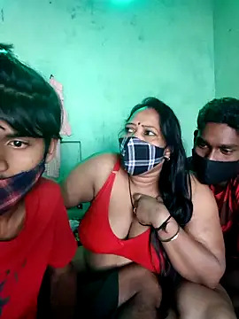 Snapshot of LoveOnStream chatting on October 15, 4:01 am LoveOnStream online show from October 15, 4:01 am