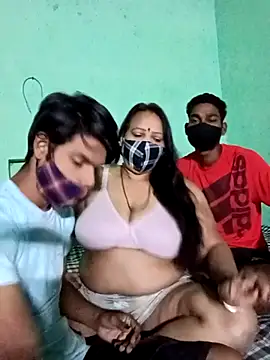 Snapshot of LoveOnStream chatting on October 20, 11:49 pm LoveOnStream online show from October 20, 11:49 pm