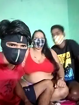 Snapshot of LoveOnStream chatting on October 24, 12:08 am LoveOnStream online show from October 24, 12:08 am