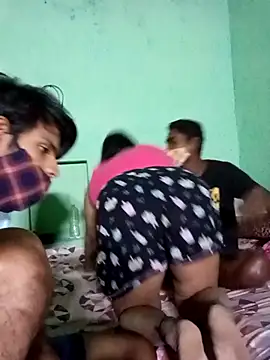 Snapshot of LoveOnStream chatting on October 25, 1:18 pm LoveOnStream online show from October 25, 1:18 pm