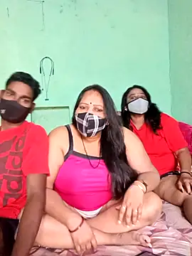 Snapshot of LoveOnStream chatting on October 31, 10:49 am LoveOnStream online show from October 31, 10:49 am