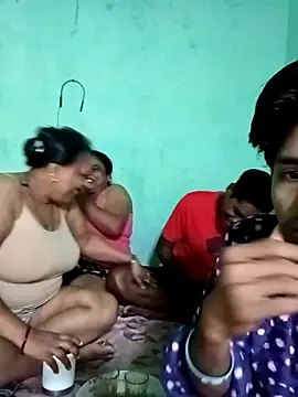 Snapshot of LoveOnStream chatting on November 1, 1:51 am LoveOnStream online show from November 1, 1:51 am