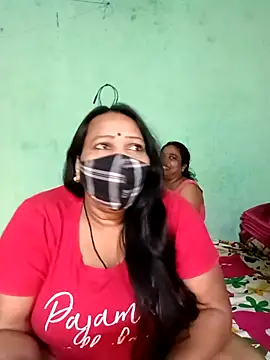 Snapshot of LoveOnStream chatting on November 2, 2:36 am LoveOnStream online show from November 2, 2:36 am