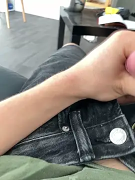 Snapshot of Loulou_2007 chatting on October 1, 8:31 am Loulou 2007 online show from October 1, 8:31 am