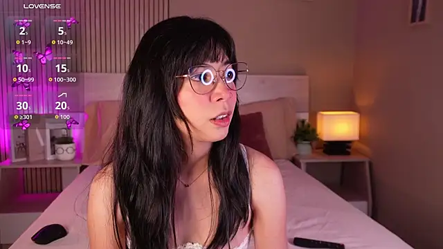 aprilqueenie online show from May 17, 7:43 pm