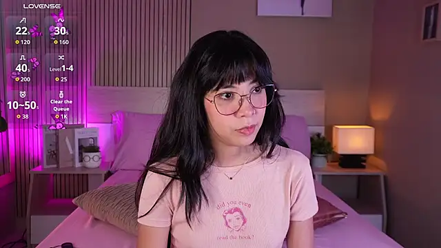 aprilqueenie online show from May 18, 7:41 pm