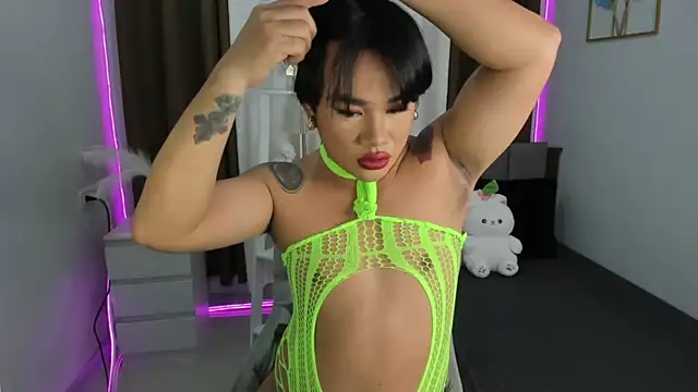 Malia Nicole online show from September 22, 4:20 pm