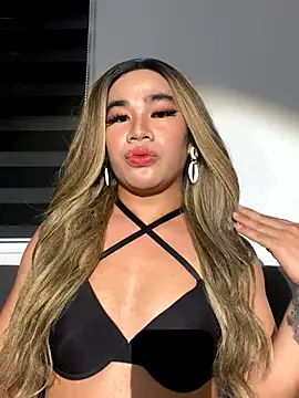 Malia Nicole online show from October 13, 1:55 pm