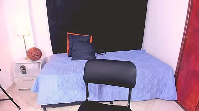 chrstian lewis1 online show from October 9, 11:08 am