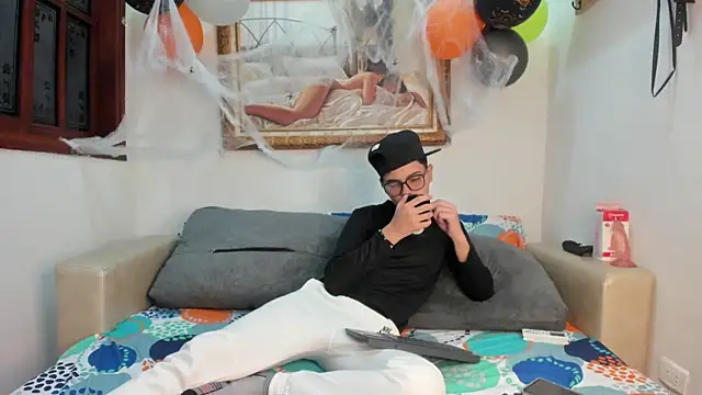 Snapshot of Felipe_Cold chatting on October 28, 2:37 am Felipe Cold online show from October 28, 2:37 am