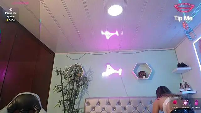 Snapshot of noelia_milf19 chatting on June 23, 1:47 am noelia milf19 online show from June 23, 1:47 am