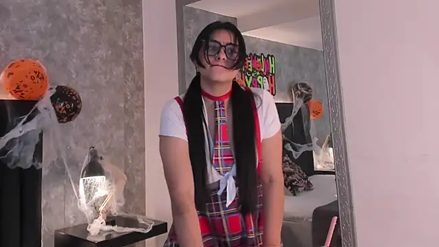 crystaldarliing online show from October 31, 3:35 pm