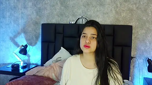 crystaldarliing online show from May 11, 7:00 pm