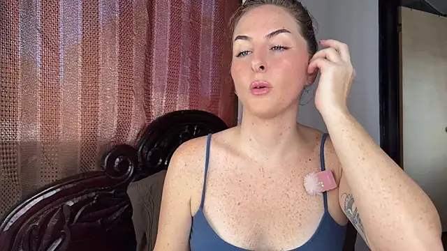 sexylittlefriend online show from April 22, 3:24 pm