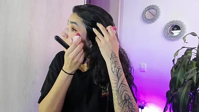 Snapshot of bella_thorne3 chatting on February 17, 9:10 pm bella thorne3 online show from February 17, 9:10 pm