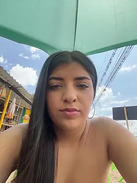 Isaa-Sweet online show from February 9, 5:50 pm