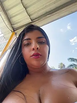 Snapshot of Isaa-Sweet chatting on May 9, 7:52 pm Isaa-Sweet online show from May 9, 7:52 pm