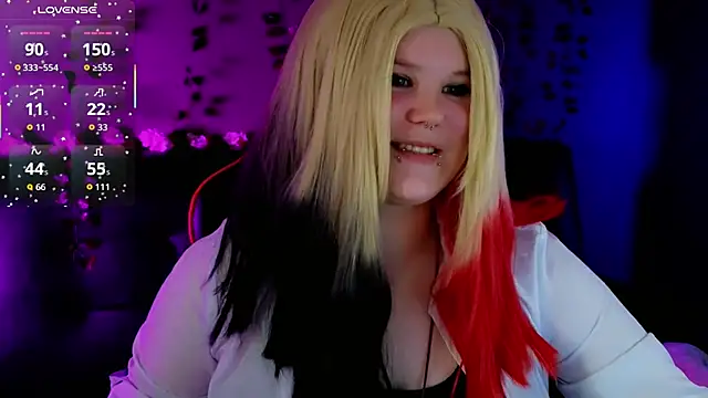 Snapshot of fillisfox_ chatting on October 8, 4:04 pm fillisfox online show from October 8, 4:04 pm